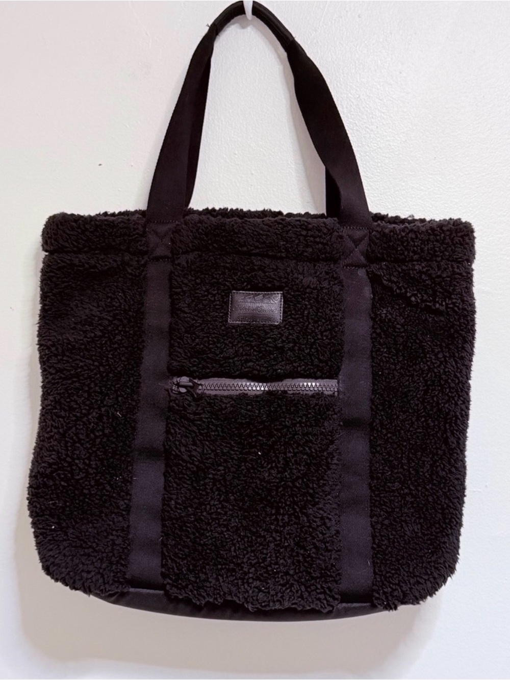 Eddie Bauer Black Sherpa Tote
Shoulder Bag